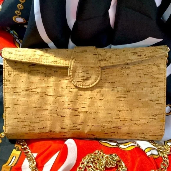 JCREW CORK CLUTCH WITH INSIDE KISS LOCK COIN COMPARTMENT - Picture 2 of 9